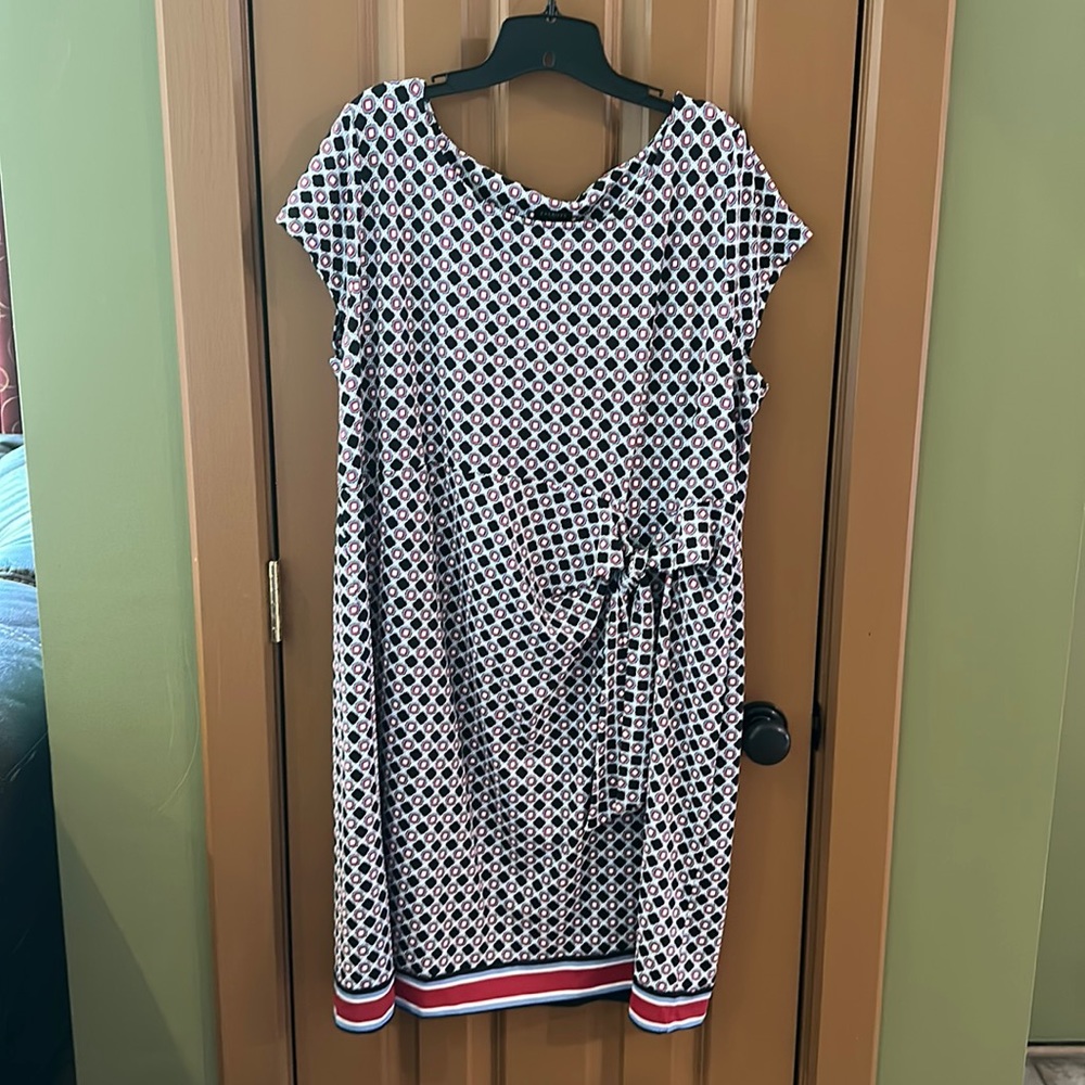 Fun jersey knit dress with side tie.  Geo pattern.